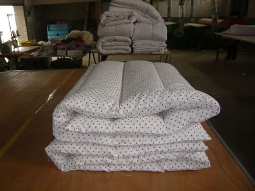  十一放假回家,发现我三姨,四姨弄了一个做棉花被子的工厂